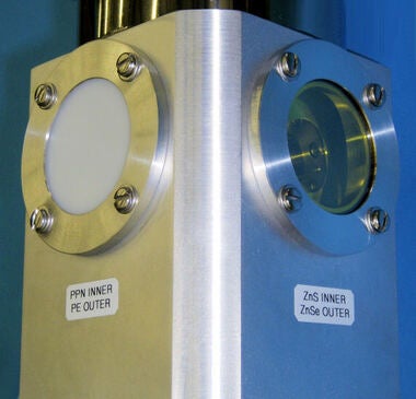 FTIR分光測定用　LHeクライオスタット(熱交換ガス冷却)　STVP-FTIR 4方向光学窓、ZnSeとポリエチレンの取付例