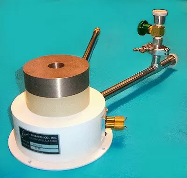 光学分析･顕微鏡観察用 薄型･低振動 LHeクライオスタット　ST-500/500-C 磁場印加 拡張オプション 永久磁石(～0.5T)
