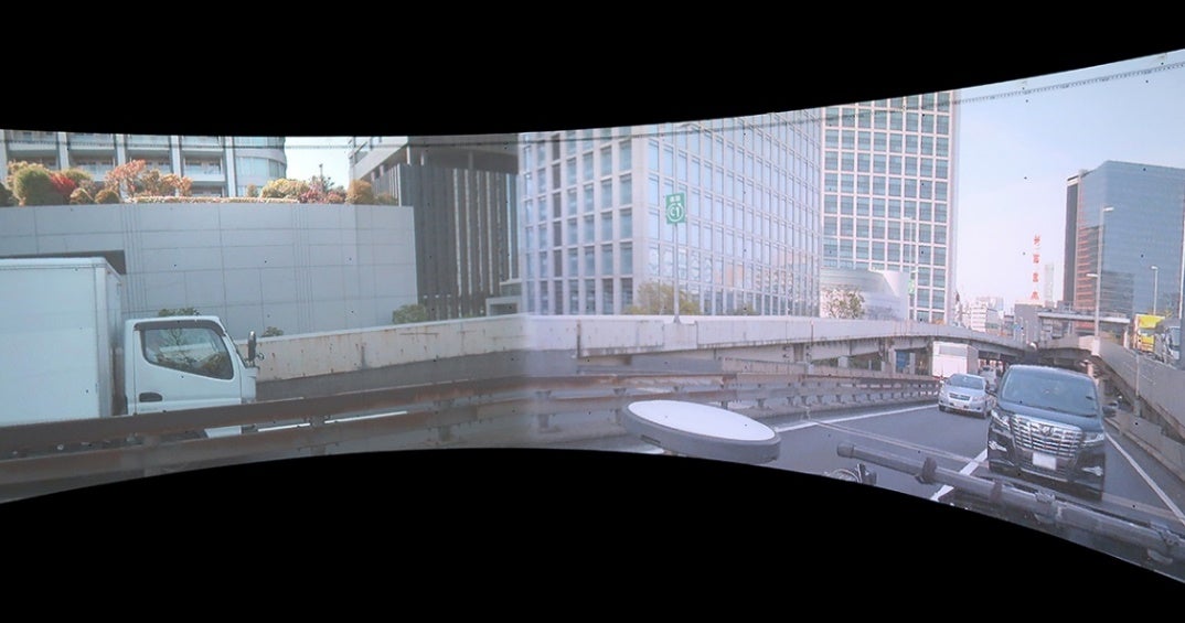「Alpha Node」で円筒スクリーンに投影した実際の高速道路走行画像｜モビリティ・テスティング｜東陽テクニカ